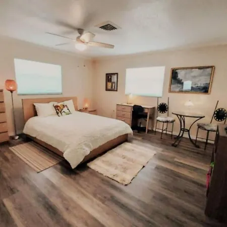 535 Pet Friendly Room 1 Mile To Manasota Beach